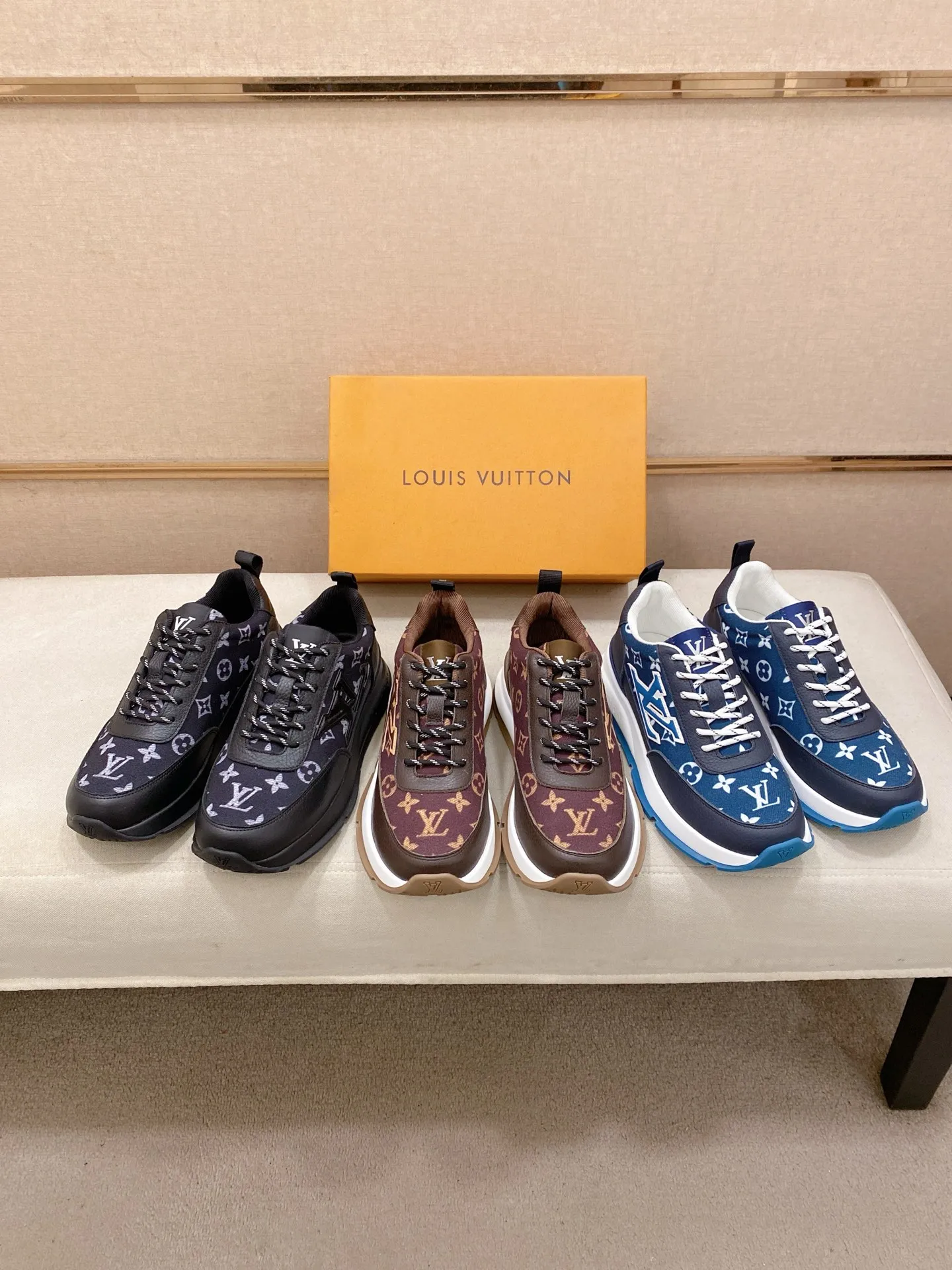 Factory price: 442💰🎉🎉LV~Louis Vuitton trendy men's shoes, new shipments, latest matching, same style as the official website, super high quality, best-selling season [strong][strong][strong] Selected first-layer cowhide, comfortable and breathable mesh lining, original last, comfortable on the feet, wear-resistant rubber outsole, size: 38-44.
